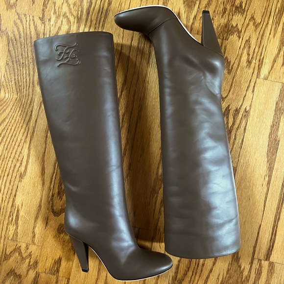 😊SOLD😊 Fendi Maya FF Karligraphy-motif boots in 37 - Picture 4 of 15